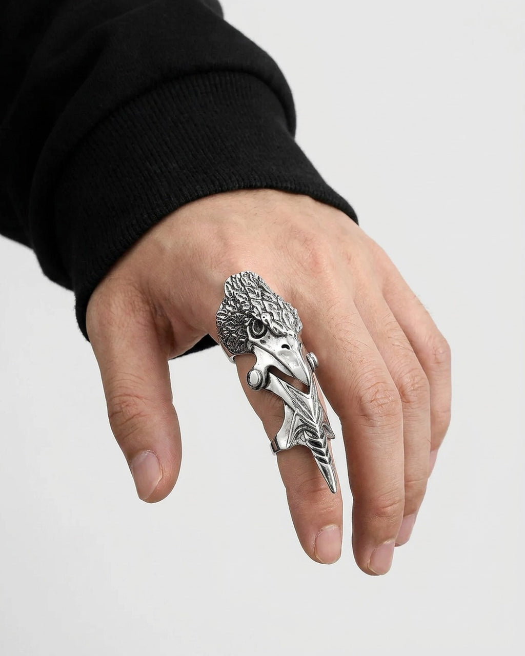 Beast Head Knuckle Armor Ring worn on the finger – unisex punk ring styled with streetwear