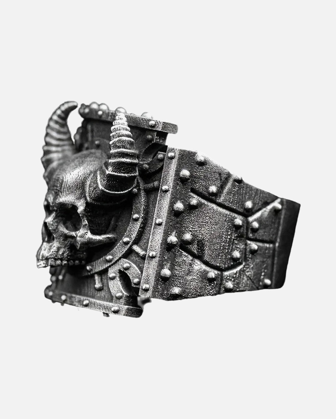 Horned Skull Signet Ring – horned skull signet ring in oxidised silver, close-up detail
