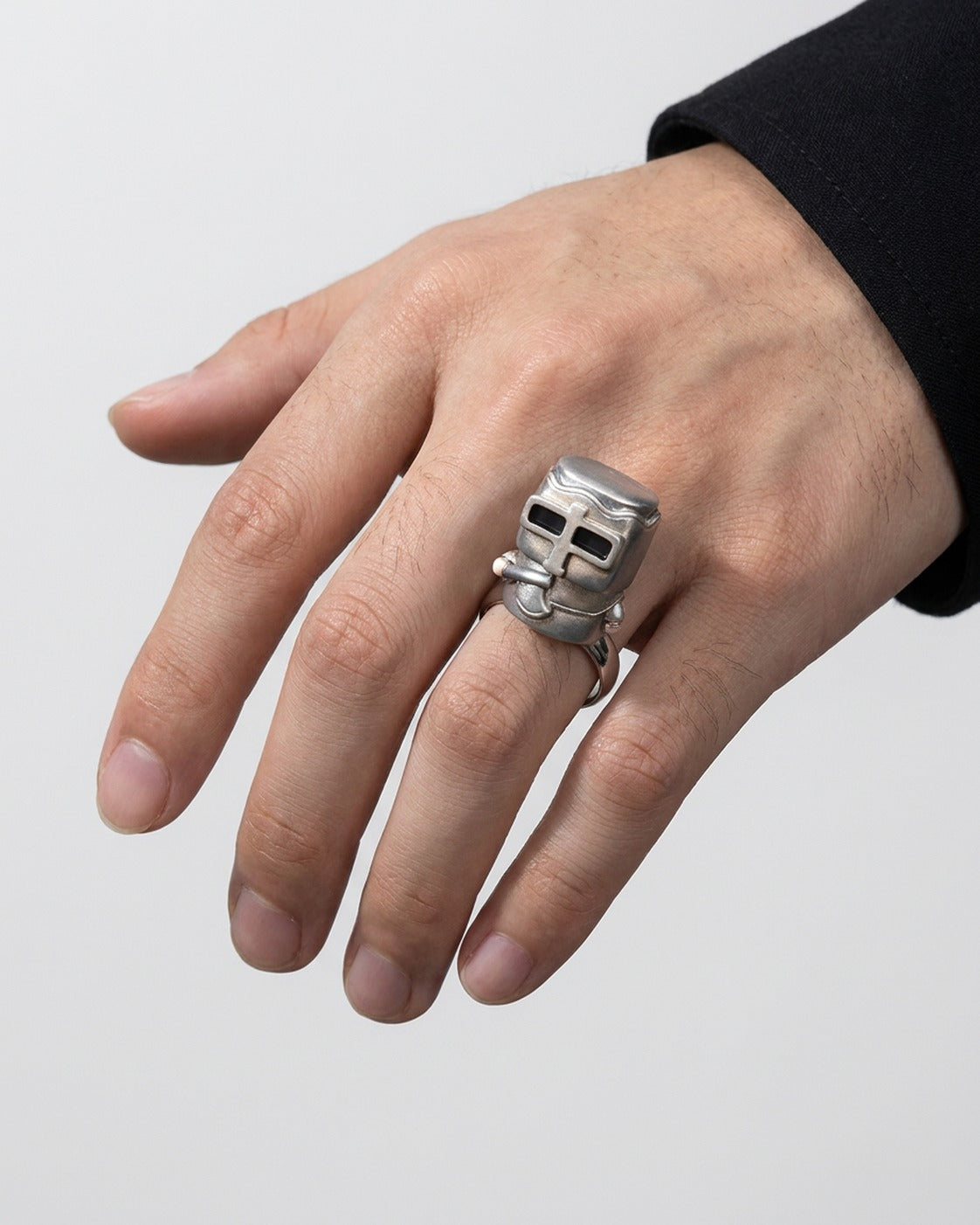 Knight Helmet Ring worn on the finger – unisex vintage ring styled with streetwear