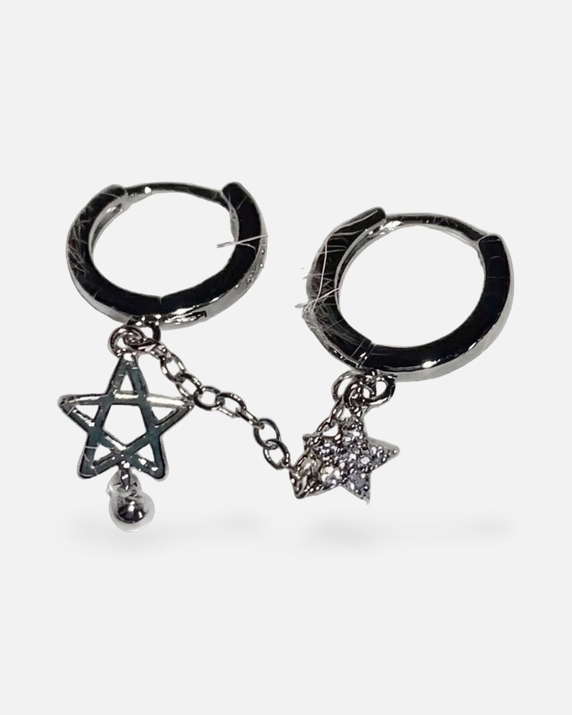 Star Chain Huggie Earring – shown from another angle, unisex Y2K earrings
