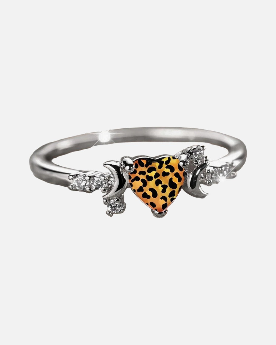 Leopard Heart Ring – close-up of the zinc alloy finish, women's Y2K ring
