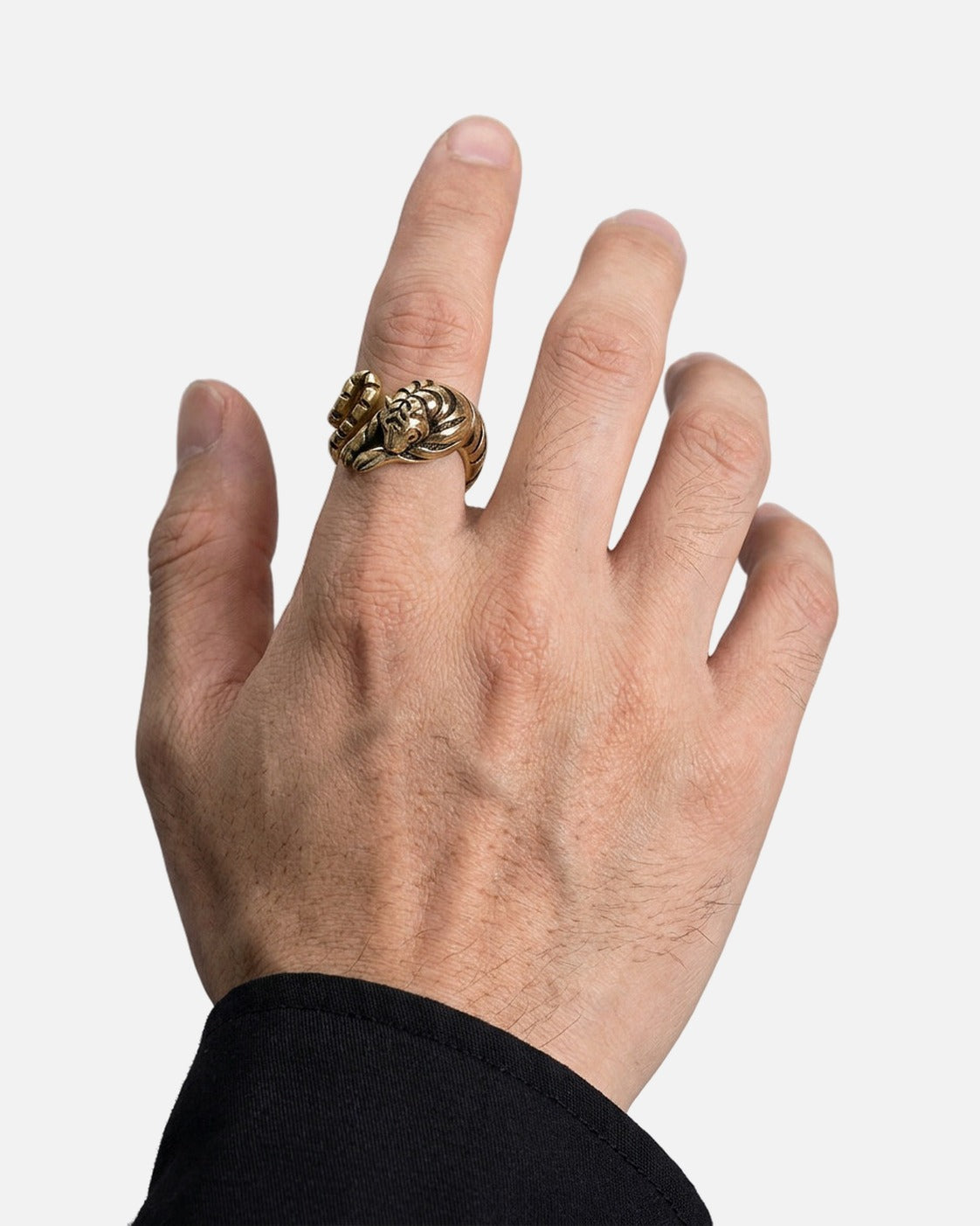 Tiger Wrap Ring worn on the finger – unisex animal ring styled with streetwear